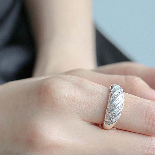 <font color="red">7/4 Today only this price + free shipping★</font><br> Total 92.5 Silver<br> Wafer Bold Ring<br> LRA0010